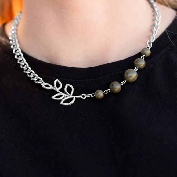 Paparazzi Autumn Allure Green Necklace w/ Earrings - Picture 1 of 7
